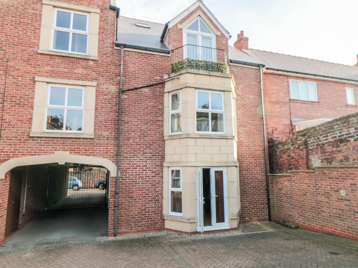 1, 19 Cleveland Terrace Apartment