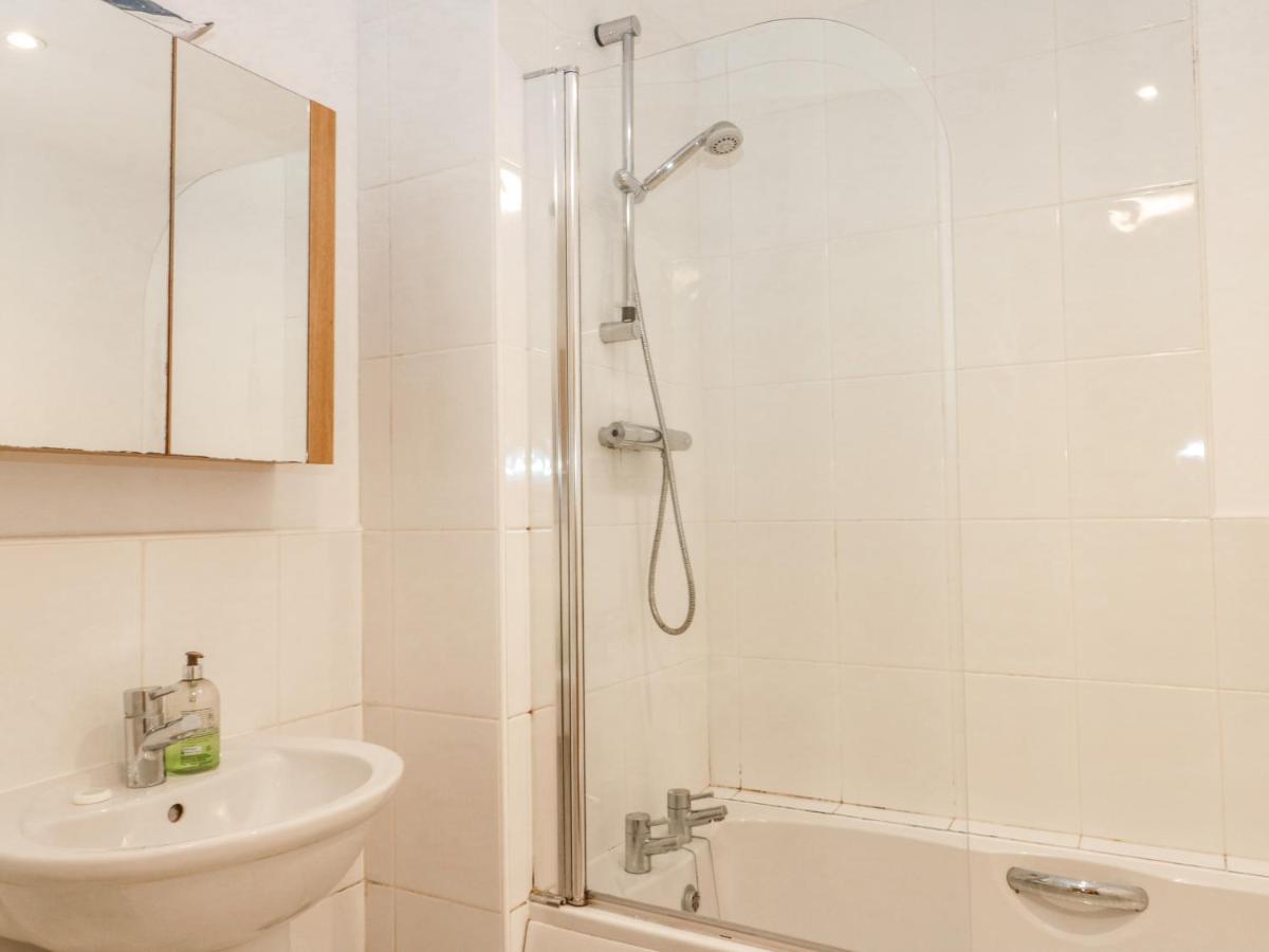 1, 19 Cleveland Terrace Apartment